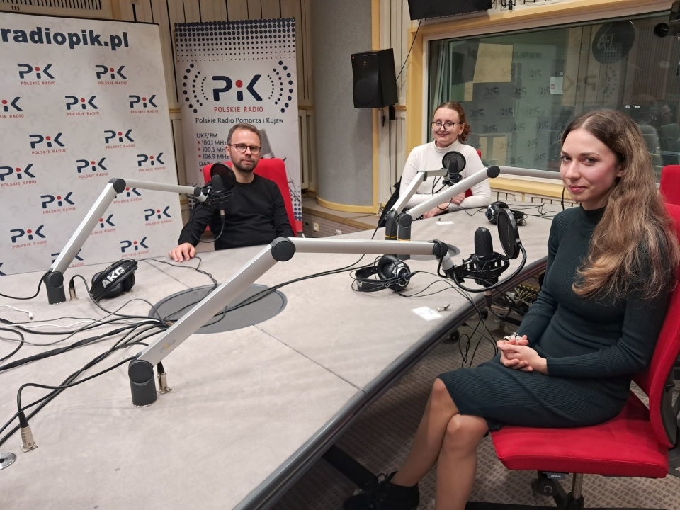 Gośćmi w bydgoskim studiu byli (od lewej): ks. Łukasz Krzewiński, Aleksandra Szczepaniak i Anna Sobierajska/fot.: Ewa Dąbrowska