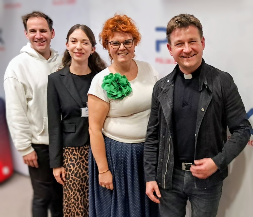 Od prawej: ks. Henryk Stippa, Iwona Pozorska, Aleksandra Szczepaniak, Oskar Zachara/fot. Ewa Dąbrowska