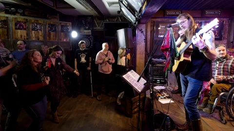 16 lutego 2026 - Hard Rock Pub Pamela w Toruniu - zespół SKOŁOWANI. Fot. Tomasz Jaworski