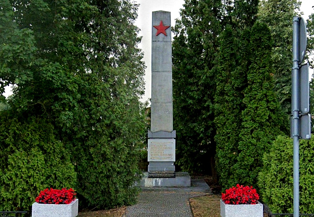 Pomnik Żołnierzy Radzieckich w Tucholi. Fot. google.pl/maps