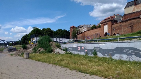 Nowo budowane pawilony przysłonią widok od strony rzeki na toruńską starówkę. Fot. Adriana Andrzejewska-Kuras