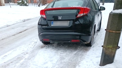 Parkowanie na chodnikach to zmora wielu osiedli, ale nie tylko. Fot. nadesłane