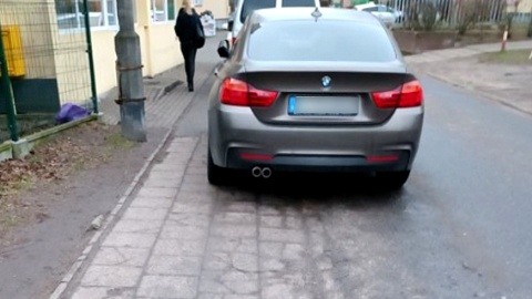 Parkowanie na chodnikach to zmora wielu osiedli, ale nie tylko. Fot. nadesłane