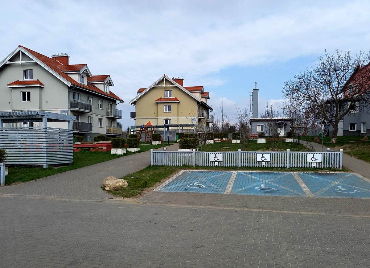 Na bardzo ładnym osiedlu „Heban” w Tucholi istnieje problem z segregacją śmieci. Fot. Michał Słobodzian Na bardzo ładnym osiedlu „Heban” w Tucholi istnieje problem z segregacją śmieci. Fot. Michał Słobodzian