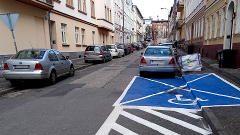 Zaparkowanie samochodu na bydgoskim Okolu wkrótce może graniczyć z cudem. Fot. Michał Słobodzian