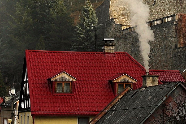 Rozpoczyna się sezon grzewczy. A co wrzucamy do pieca? Fot. ilustracyjna/pixabay.com Rozpoczyna się sezon grzewczy. A co wrzucamy do pieca? Fot. ilustracyjna/pixabay.com