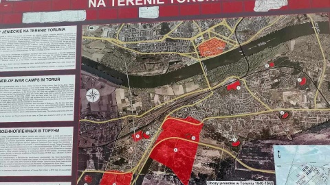 Czy na zbiorowych mogiłach staną osiedlowe bloki? Fot. Michał Zaręba