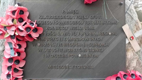 Czy na zbiorowych mogiłach staną osiedlowe bloki? Fot. Michał Zaręba