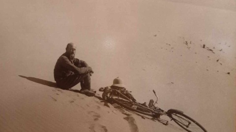 Fotografie z afrykańskiej wyprawy Kazimierza Nowaka ze zbiorów Muzeum Pracowni Literackiej Arkadego Fiedlera w Puszczykowie, prezentowane na wystawie w „Muzeum Ziemi Szubińskiej”. Fot. Michał Słobodzian//PR PiK