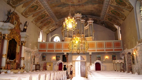 W kościele p.w. Świętego Mikołaja i Świętej Konstancjiw którym trwają prace konserwatorskie i remontowe. Fot. Henryk Żyłkowski