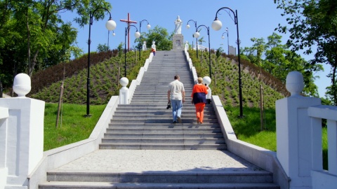 Choć wysoko, nie można odpuścić sobie wizyty na Górze Świętego Wojciecha. Fot. Henryk Żyłkowski