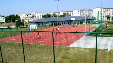 Nieopodal basenu w Barcinie zbudowano Orlik. Fot. Henryk Żyłkowski