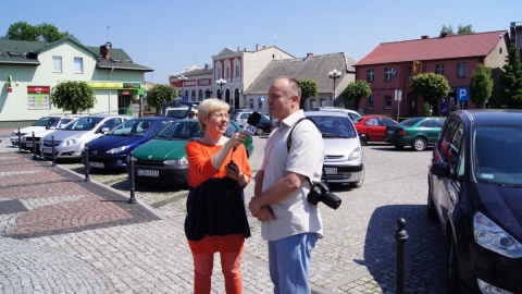 Po uroczych zakątkach miasta oprowadzał nas przewodnik - Grzegorz Smoliński z Urzędu Miejskiego w Barcinie. Fot. Henryk Żyłkowski