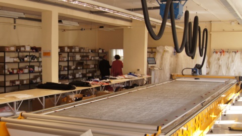 Co w gminie piszczy. Zakład Produkcji Paralotni w Kowalewie. Fot. Henryk Żyłkowski