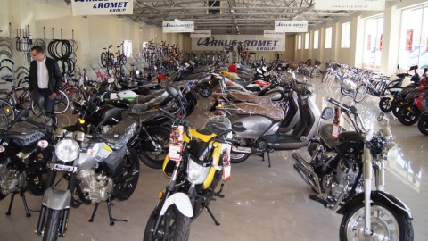 Co w gminie piszczy. Salon Firmowy Arkus & Romet Group w Kowalewie. Fot. Henryk Żyłkowski