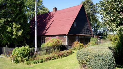 Co w gminie piszczy? Chata Krajeńska z ok. 1850 r. zachowana w znakomitym stanie i do tej pory zamieszkiwana. Fot. Henryk Żyłkowski