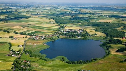 Co w gminie piszczy? Jezioro Brzuskie. Fot. brzuze.pl