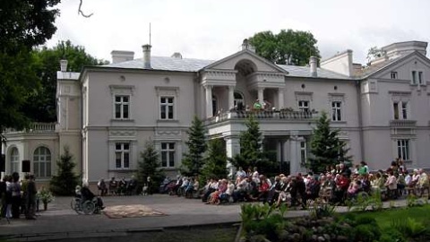 Co w gminie piszczy? Ugoszcz – zabytkowy pałac z drugiej połowy XIX wieku. Fot. brzuze.pl