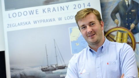O wyprawie w ramach Sextant Expedition opowiada organizator Maciej Sodkiewicz. Fot. PAP/Bartłomiej Zborowski.
