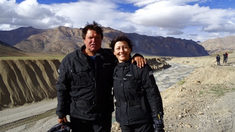 Dorota Wójcikowska i Witold Palak na motocyklu z Himalajów do plaż Goa