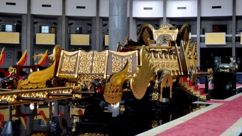Stolica państwa Brunei - Bandar Seri Begawan. Muzeum Regaliów Królewskich. Fot. Radosław Kożuszek