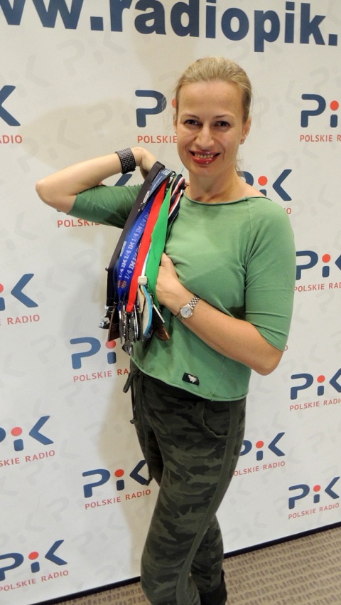 06Dominika Czarnecka-Pijarowska zaprezentowała w Polskim Radiu PiK swoje medale. Fot. Adam Droździk
