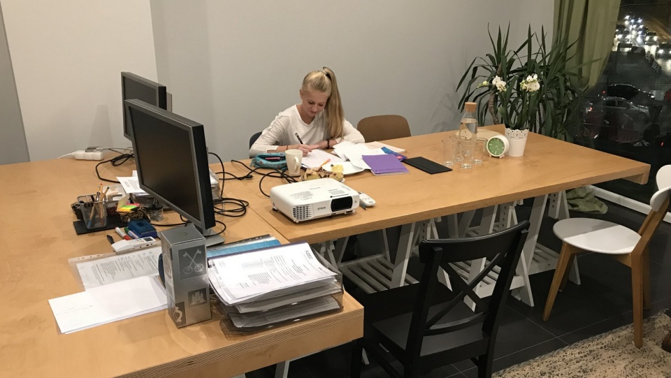 Nauka w iPomagalni. Fot. Tomasz Kaźmierski