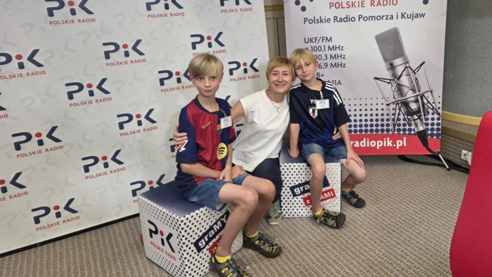 O swoich wrażeniach z pobytu w Japonii opowiadali Agnieszka Molik-Matyga (w środku) wraz z synami: Tymkiem i Maks (z lewej i po prawej)/fot: Bogumiła Wresiło