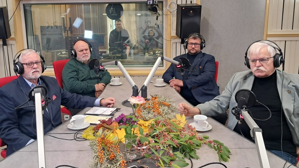 Gośćmi audycji w bydgoskim studiu byli (od lewej): Roman Grzechowiak, Tomasz Trzebuchowski, Jarosław Mikietyński i Henryk Kołcon/fot.: Ewa Kurzawa