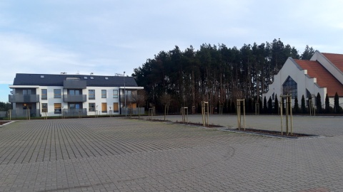 Wieś nie wieś - Infrastruktura na bardzo wysokim poziomie, osiedla bloków, centra handlowe i nowoczesne gabinety lekarskie. Fot. Robert Walentyn