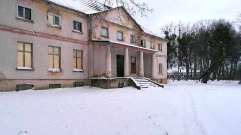 Pałac w Sartowicach z każdym rokiem podupada, a był świadkiem wielu wydarzeń w dziejach Polski. Fot. Żaneta Walentyn