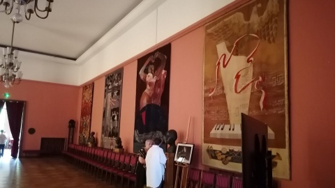 Galeria gobelinów w foyer bydgoskiej Filharmonii Pomorskiej/fot. mg