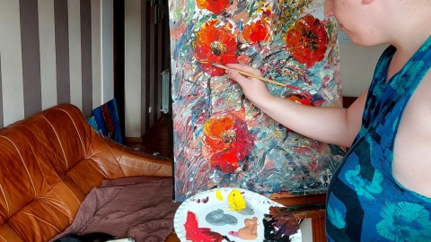 Mateusz - syn pani Justyny i jego obrazy. Fot. nadesłane/z albumu rodzinnego pani Justyny