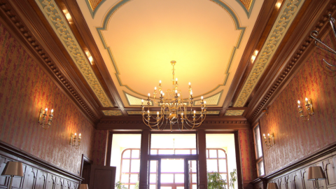 Największa z komnat, obecnie świetlica z widokiem na pokój zimowy w Willi Dietza. Fot. Henryk Żyłkowski/arch. PR PiK