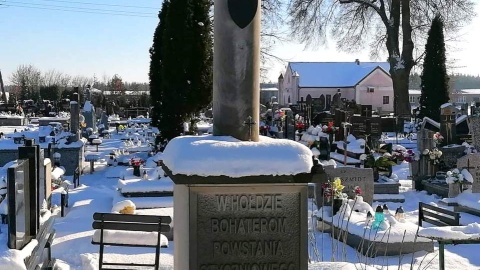 Na cmentarzu w Dobrzyniu nad Drwęcą. Fot. Szymon Wiśniewski