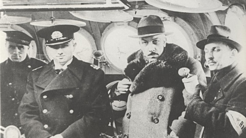 Transmisja z Gdyni z ORP Orzeł (10.02.1939). Od prawej: technik Bolesław Jabłczyński, inż. Franciszek Wąsiak i dowódca okrętu.