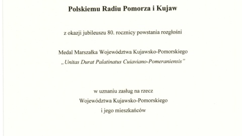 Akt nadania Polskiemu Radiu PiK Medalu Marszałka Województwa Kujawsko-Pomorskiego „Unitas Durat Palatinatus Cuiaviano-Pomeraniensis”