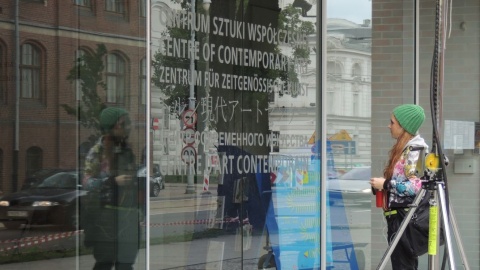 Ekipa filmu "Snufit" pracuje na planie toruńskim Centrum Sztuki Współczesnej. Fot. Iwona Muszytowska-Rzeszotek.