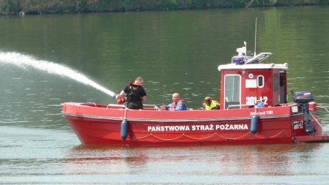 Pokaz ratownictwa wodnego przy tamie w Pieczyskach. Fot. Lech Przybyliński