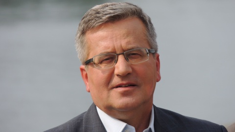 Prezydent Bronisław Komorowski podpisał dokument odnoszący się do projektu dopuszczającego jazdę rowerem po wałach przeciwpowodziowych. Fot. Maciej Wilkowski