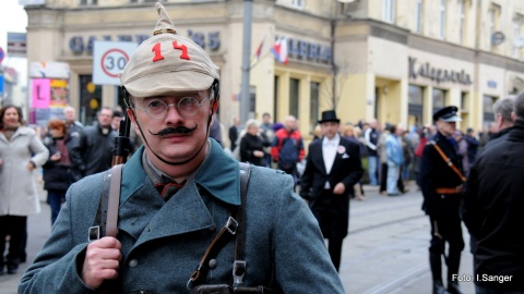 Ulicę Gdańską w Bydgoszczy pokrył "kurz historii" ukazując ją tak jak wyglądała w XX-leciu międzywojennym.