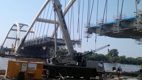 Trwa kolejny etap budowy mostu w Toruniu