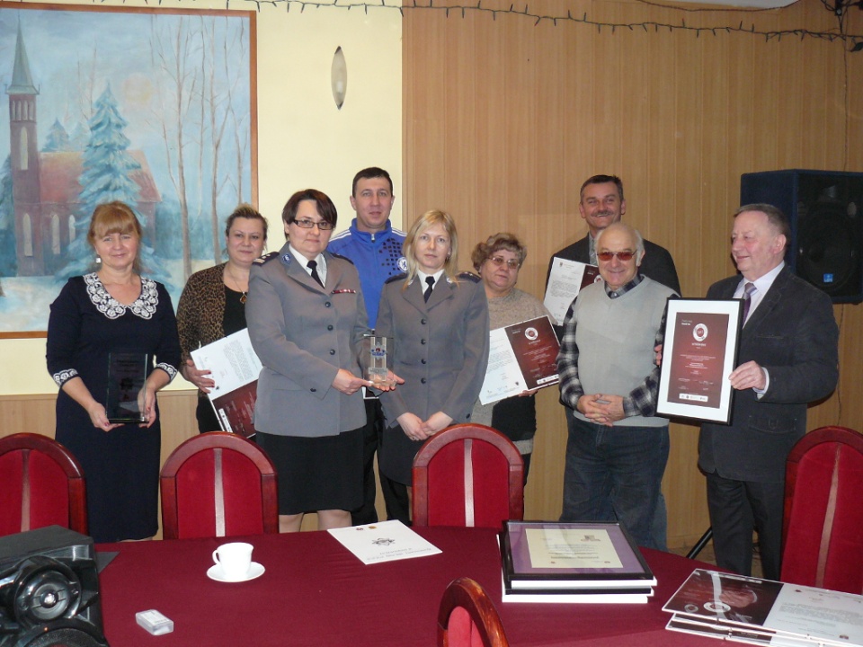 Nowa Wieś Wielka uzyskała tytuł "Odpowiedzialnej Gminy 2012". Wyróżnienie to przyznano za aktywne uczestnictwo w programie „Pozory mylą, dowód nie”. Foto: KWP w Bydgoszczy