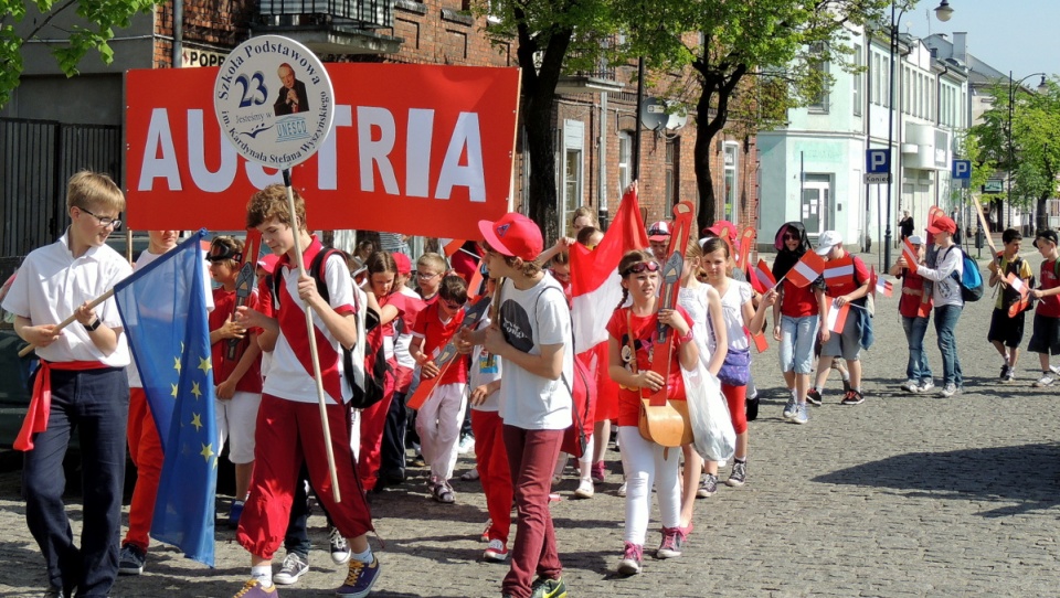 Ulicami Włocławka przeszła parada Schumana. Fot. Marek Ledwosiński