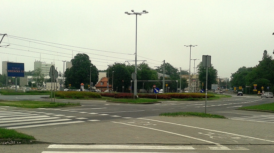 Jednym z "czarnych punktów" na drogowej mapie Torunia jest skrzyżowanie, przy Placu Niepodległości. Fot. Michał Zaręba