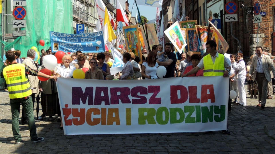 Marsz dla Życia i Rodziny przeszedł ulicami Starówki w Toruniu. Hasłem tegorocznego marszu była "Rodzina". Fot. Michał Zaręba