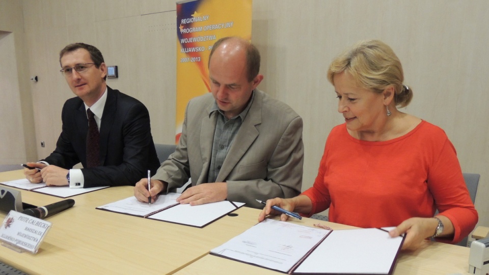 W Urzędzie Marszałkowskim w Toruniu podpisano umowy na utworzenie zintegrowanych systemów zarządzania lekami i elektronicznego systemu obiegu dokumentów.Fot. A. Andrzejewska
