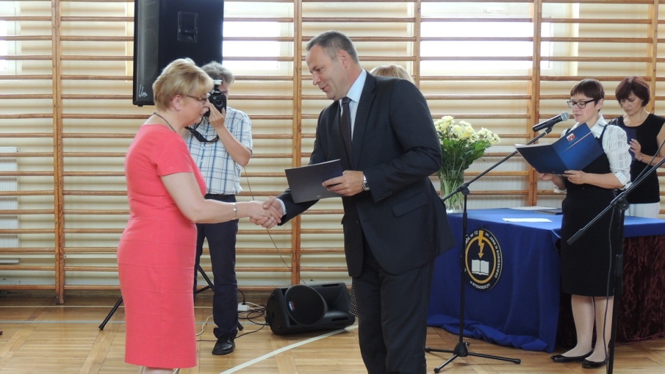 Uroczystość wręczenia dyplomów dyrektorom szkół odbyła się w Zespole Szkół nr 12 przy ulicy Stawowej. Fot. Tatiana Adonis