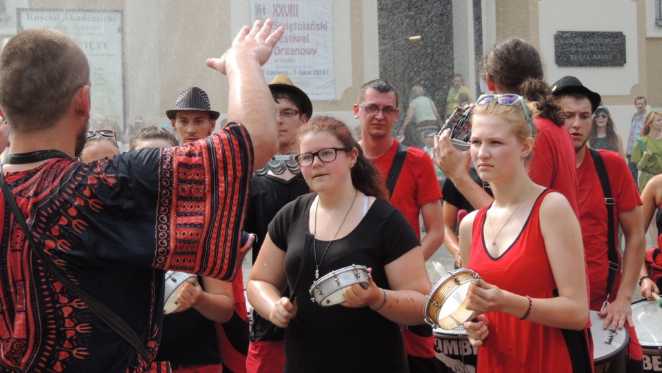 Artyści reprezentujący najróżniejsze gatunki muzyczne opanowali toruńską Starówkę. Fot. Michał Zaręba