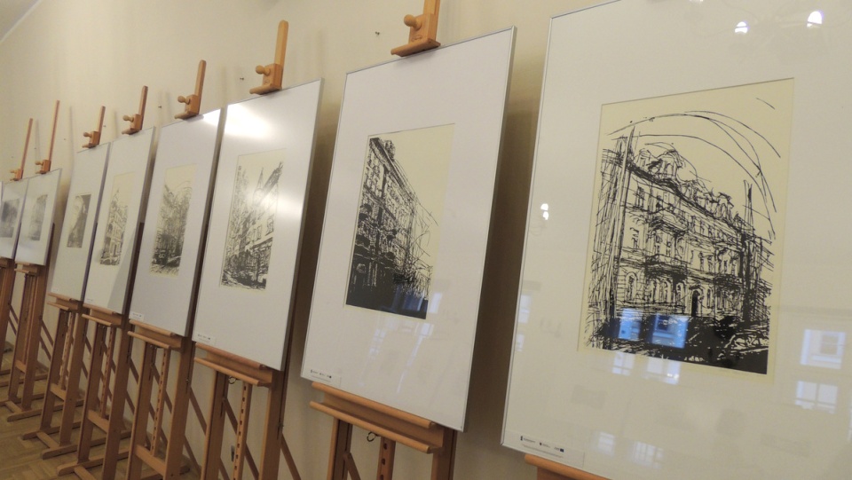 Wystawę prac konkursowych można oglądać przez najbliższy miesiąc w Wojewódzkiej i Miejskiej Bibliotece Publicznej na Starym Rynku w Bydgoszczy. Fot. Tatiana Adonis